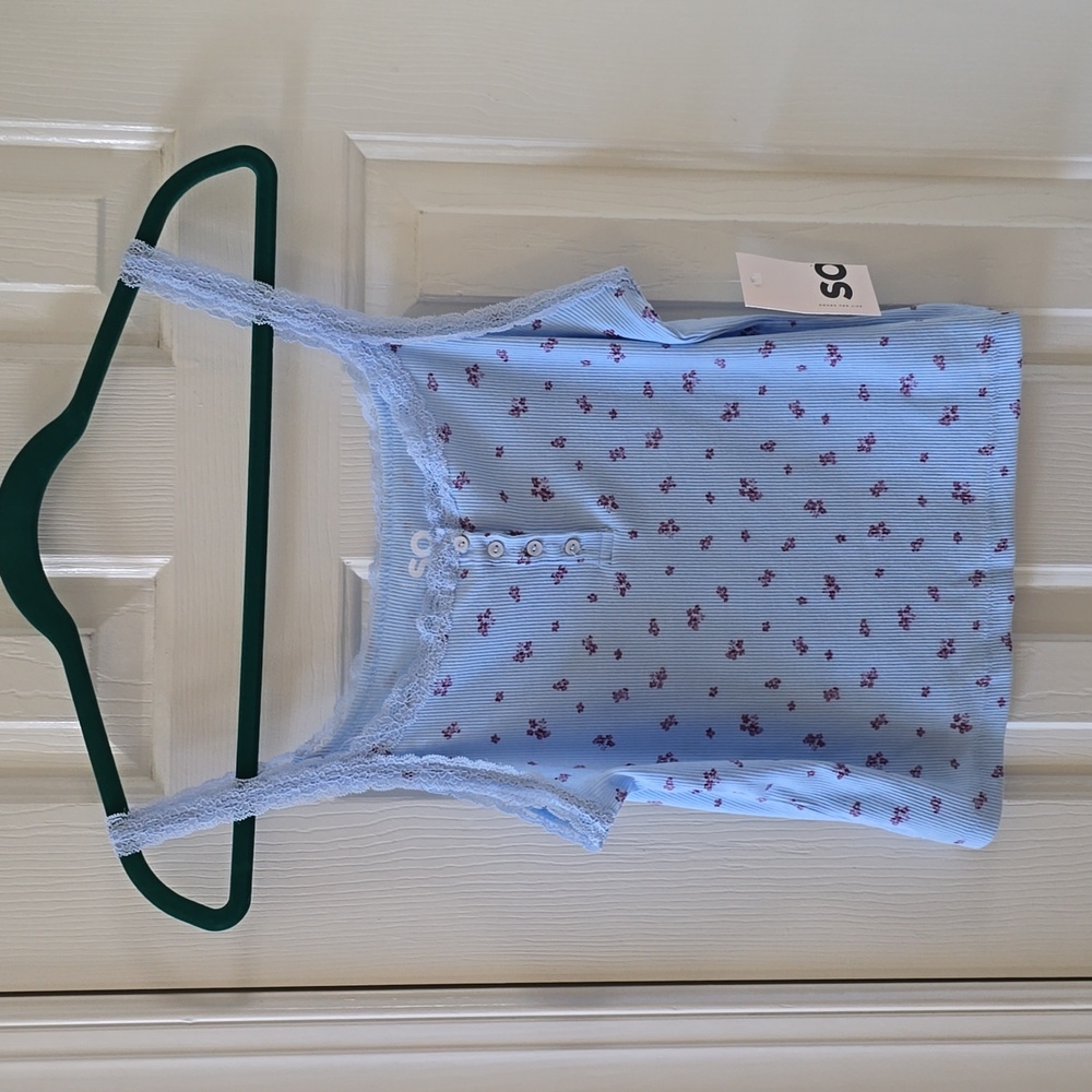 SO BRAND WOMENS JUNIOR SIZE BLUE WITH PURPLE FLOWERS TANK TOP SIZE LARGE